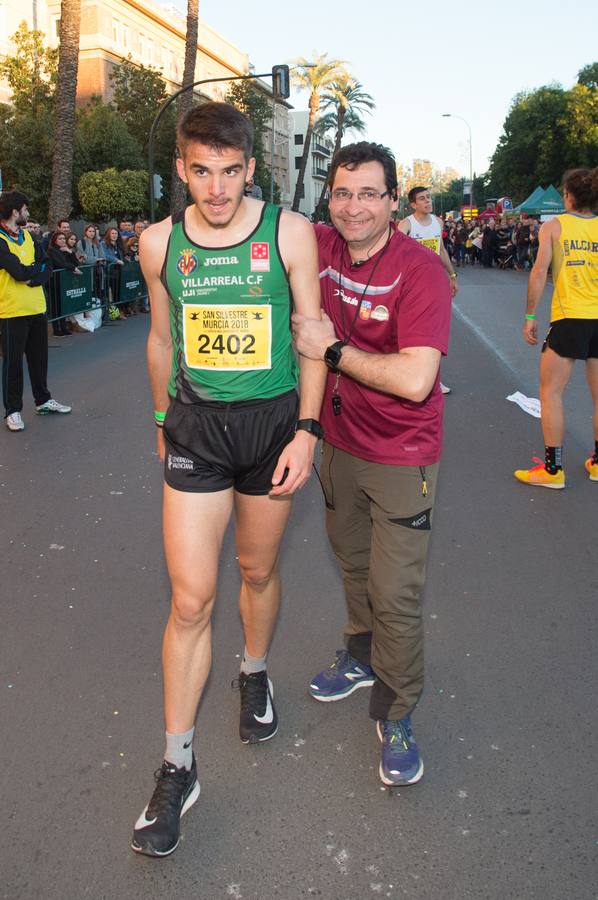 La carrera más divertida del mundo alejó durante unas horas el protagonismo en la tarde de Nochevieja de la plaza de las Flores y de Pérez Casas