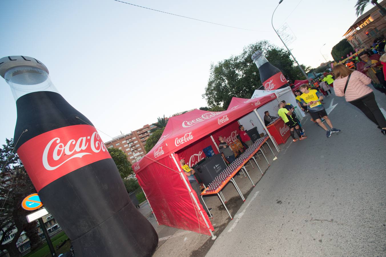 La carrera más divertida del mundo alejó durante unas horas el protagonismo en la tarde de Nochevieja de la plaza de las Flores y de Pérez Casas