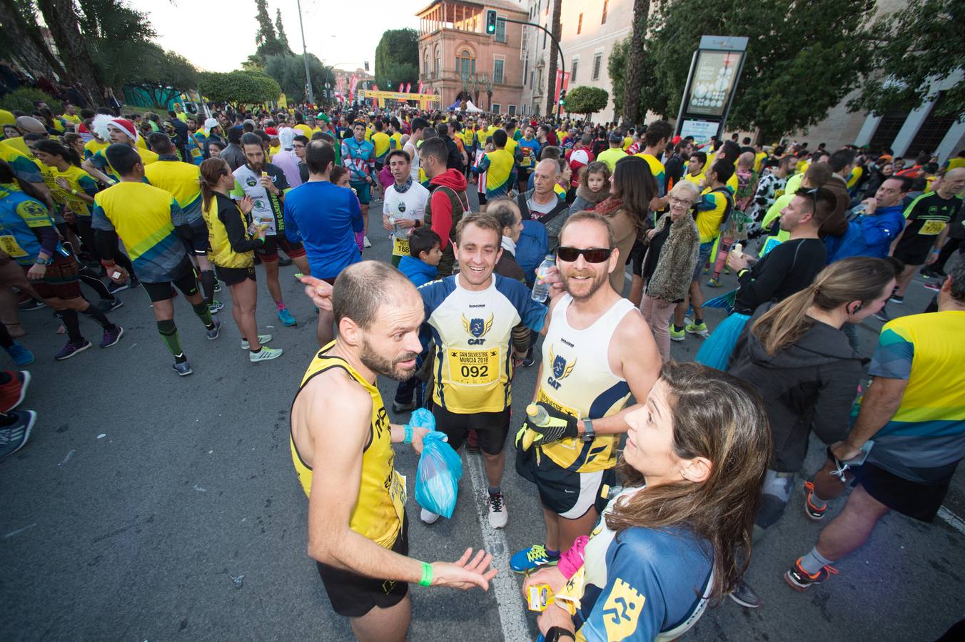 La carrera más divertida del mundo alejó durante unas horas el protagonismo en la tarde de Nochevieja de la plaza de las Flores y de Pérez Casas