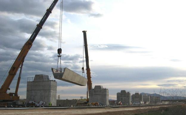 Obras en el tramo del trazado del AVE entre Murcia y Crevillente.