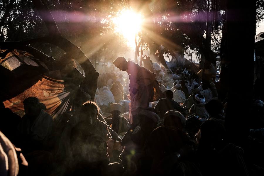 La Navidad ortodoxa etíope llamada Ledet o Genna se celebrará el 7 de enero y atrae peregrinos de todo el país. Las once iglesias excavadas en la roca son uno de los sitios del Patrimonio Mundial de la UNESCO en Etiopía.