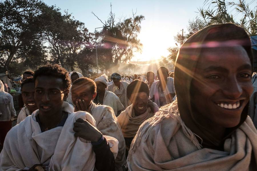 La Navidad ortodoxa etíope llamada Ledet o Genna se celebrará el 7 de enero y atrae peregrinos de todo el país. Las once iglesias excavadas en la roca son uno de los sitios del Patrimonio Mundial de la UNESCO en Etiopía.