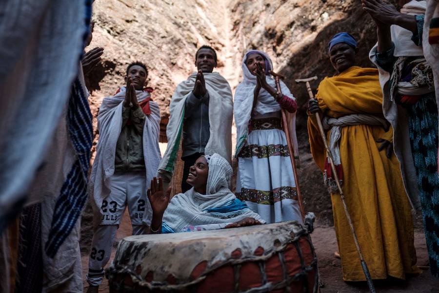 La Navidad ortodoxa etíope llamada Ledet o Genna se celebrará el 7 de enero y atrae peregrinos de todo el país. Las once iglesias excavadas en la roca son uno de los sitios del Patrimonio Mundial de la UNESCO en Etiopía.