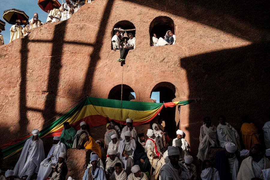 La Navidad ortodoxa etíope llamada Ledet o Genna se celebrará el 7 de enero y atrae peregrinos de todo el país. Las once iglesias excavadas en la roca son uno de los sitios del Patrimonio Mundial de la UNESCO en Etiopía.