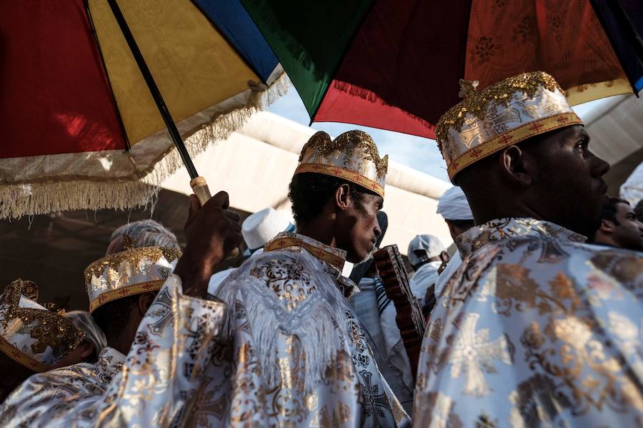 La Navidad ortodoxa etíope llamada Ledet o Genna se celebrará el 7 de enero y atrae peregrinos de todo el país. Las once iglesias excavadas en la roca son uno de los sitios del Patrimonio Mundial de la UNESCO en Etiopía.