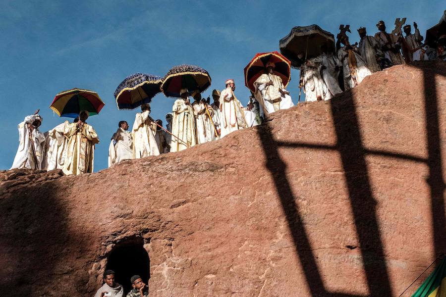 La Navidad ortodoxa etíope llamada Ledet o Genna se celebrará el 7 de enero y atrae peregrinos de todo el país. Las once iglesias excavadas en la roca son uno de los sitios del Patrimonio Mundial de la UNESCO en Etiopía.