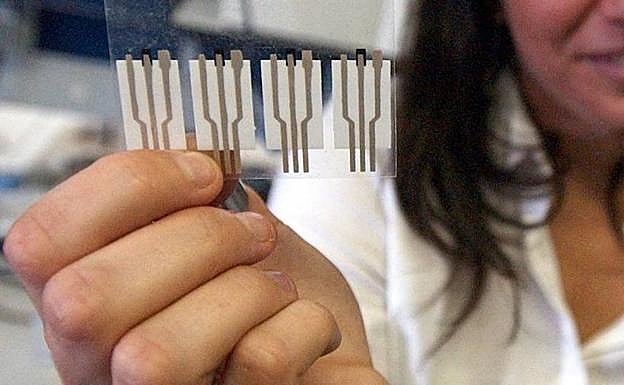 Le diagnostican una grave enfermedad y descubre que sus tres hijos no son suyos