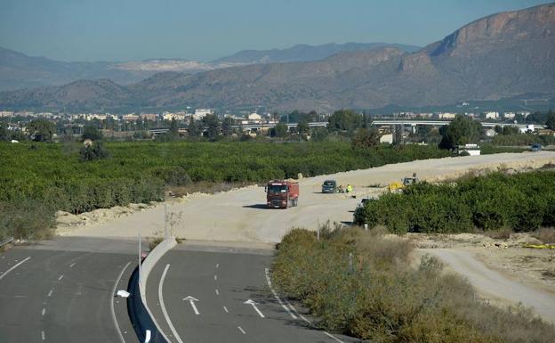 Tramo en construcción de la 'autovía del bancal'.