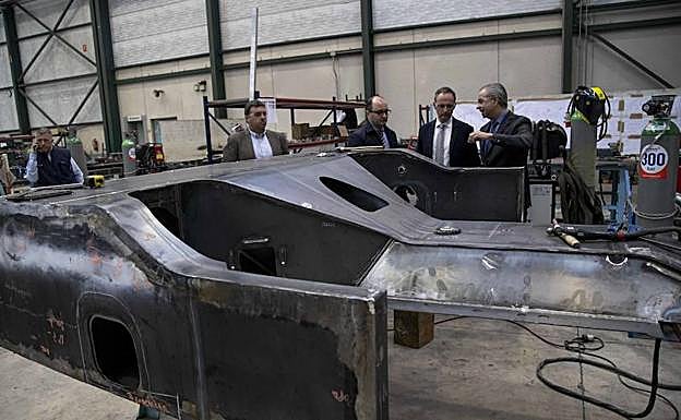 Visita del consejero de Empleo, Universidades, Empresa y Medio Ambiente, Javier Celdrán, a la empresa cartagenera Herjimar.