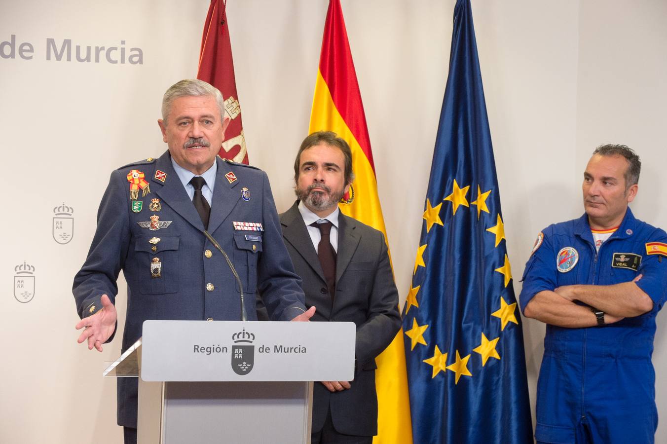 Recogen donativos para fabricar la enseña más grande de España y lanzarla en paracaídas en la conmemoración de su 175 aniversario