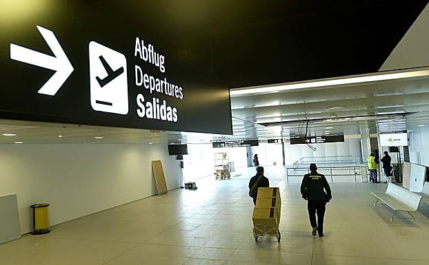 Instalaciones del aeropuerto de Corvera.