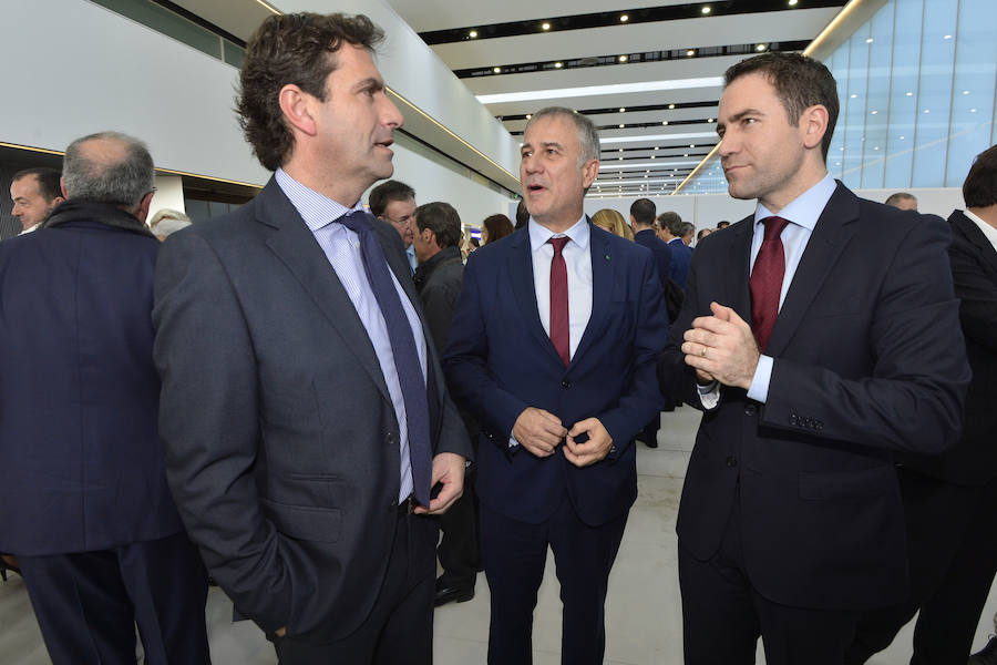 Autoridades de distintos ámbitos de la Región disfrutaron de un almuerzo en las instalaciones del nuevo aeródromo que abrió sus puertas este martes