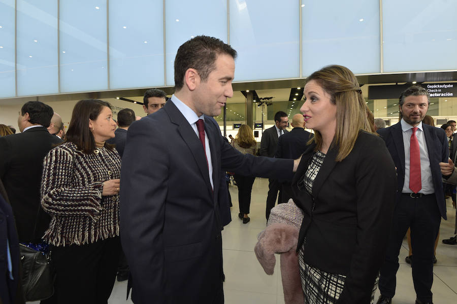 Autoridades de distintos ámbitos de la Región disfrutaron de un almuerzo en las instalaciones del nuevo aeródromo que abrió sus puertas este martes