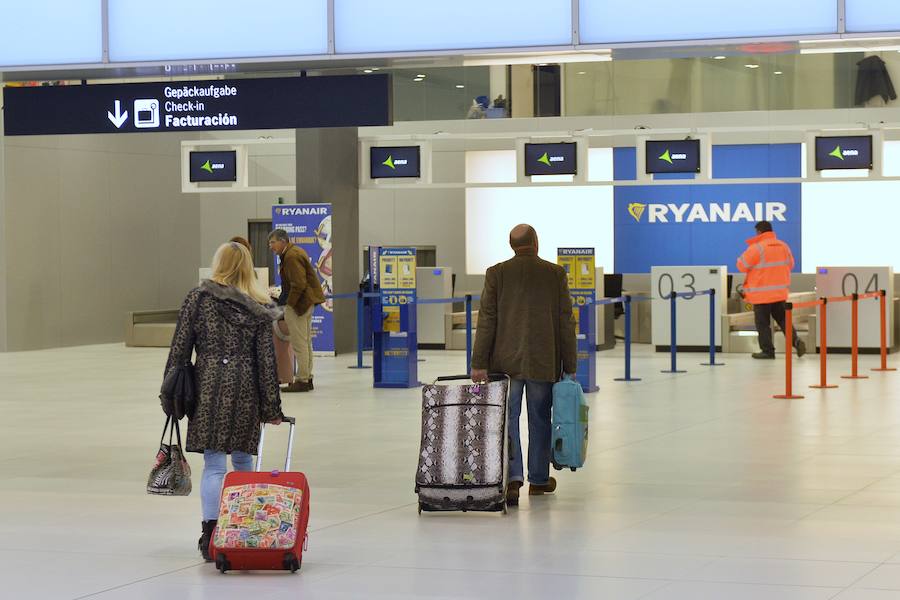 El primer avión en tocar tierra llegó con 25 minutos de antelación tras completar un vuelo sin incidentes