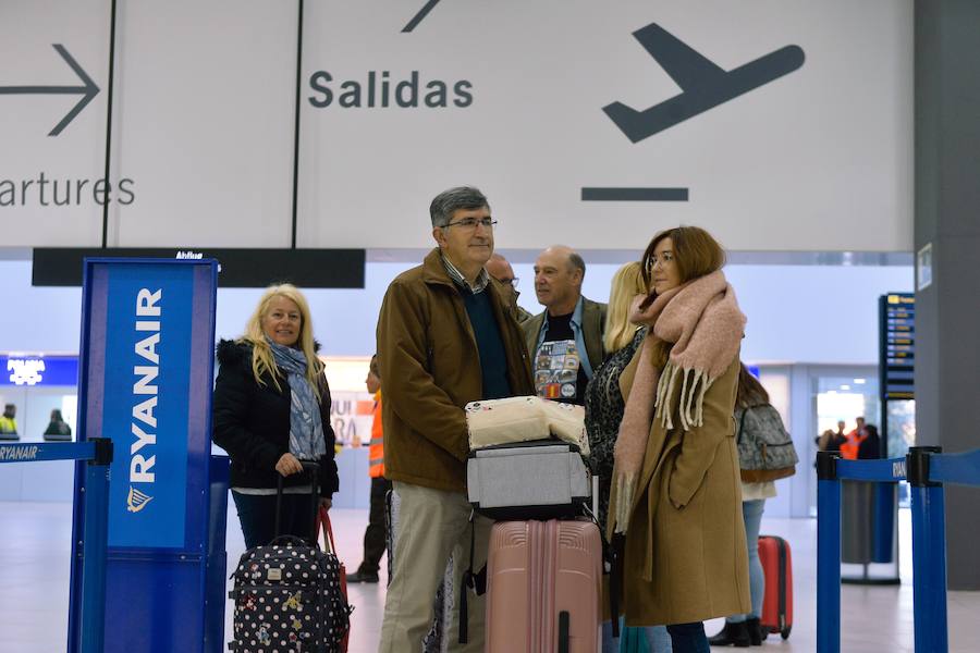 El primer avión en tocar tierra llegó con 25 minutos de antelación tras completar un vuelo sin incidentes