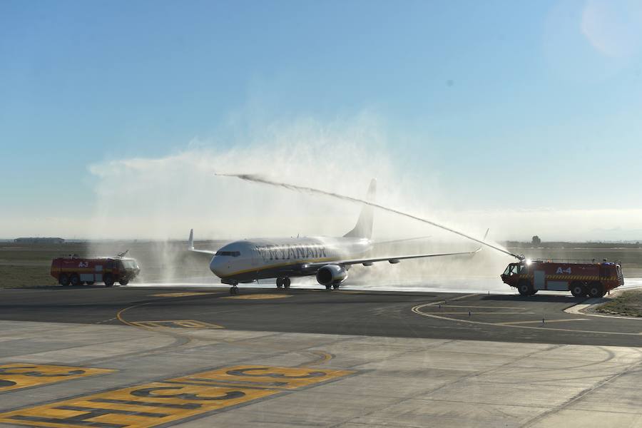 El primer avión en tocar tierra llegó con 25 minutos de antelación tras completar un vuelo sin incidentes