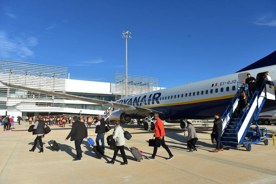 El primer avión en tocar tierra llegó con 25 minutos de antelación tras completar un vuelo sin incidentes