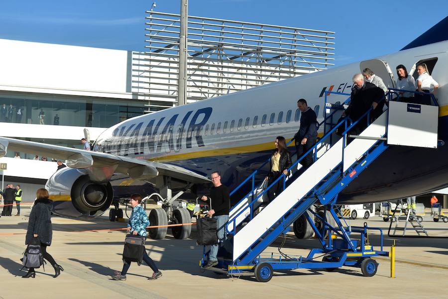 El primer avión en tocar tierra llegó con 25 minutos de antelación tras completar un vuelo sin incidentes