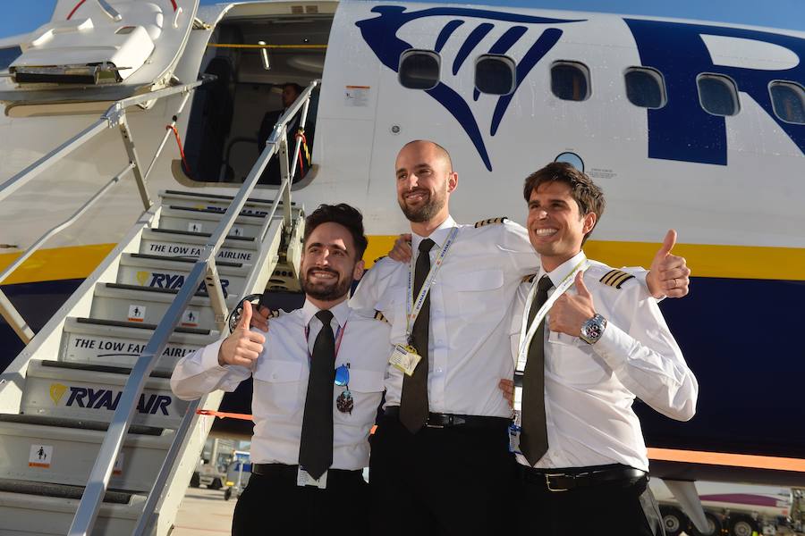 El primer avión en tocar tierra llegó con 25 minutos de antelación tras completar un vuelo sin incidentes