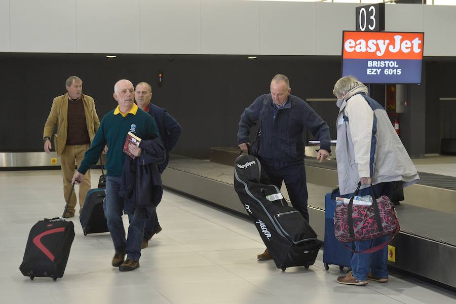El primer avión en tocar tierra llegó con 25 minutos de antelación tras completar un vuelo sin incidentes
