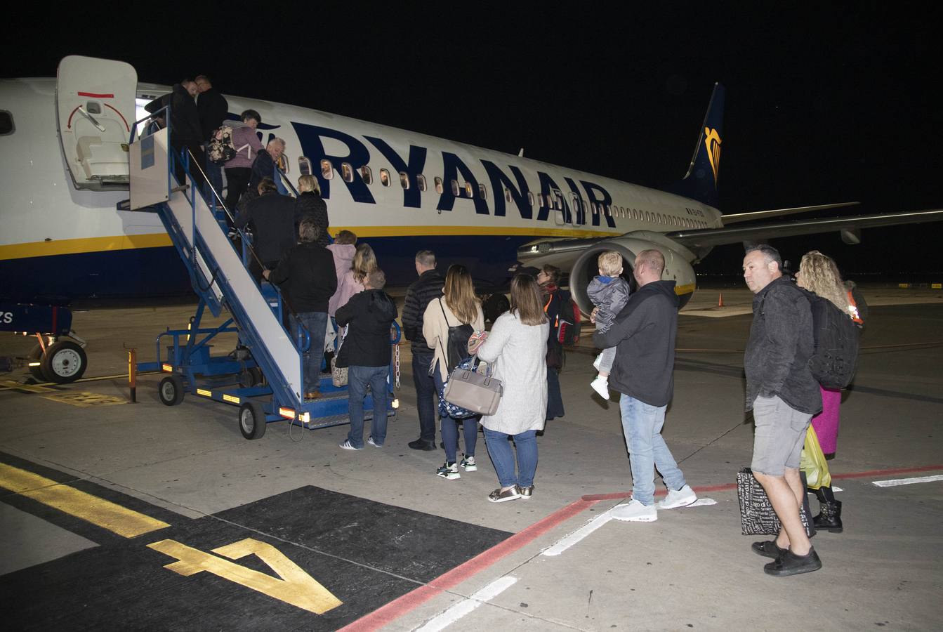 Los empleados del aeropuerto de San Javier realizaron la mudanza a las instalaciones de Corvera. Los últimos pasajeros de San Javier se despiden. 