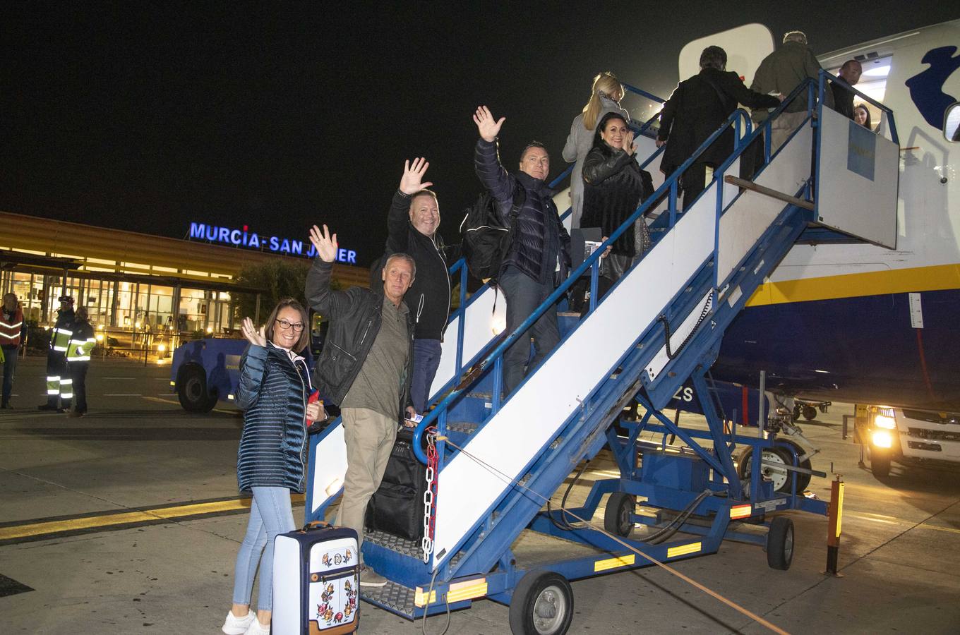 Los empleados del aeropuerto de San Javier realizaron la mudanza a las instalaciones de Corvera. Los últimos pasajeros de San Javier se despiden. 