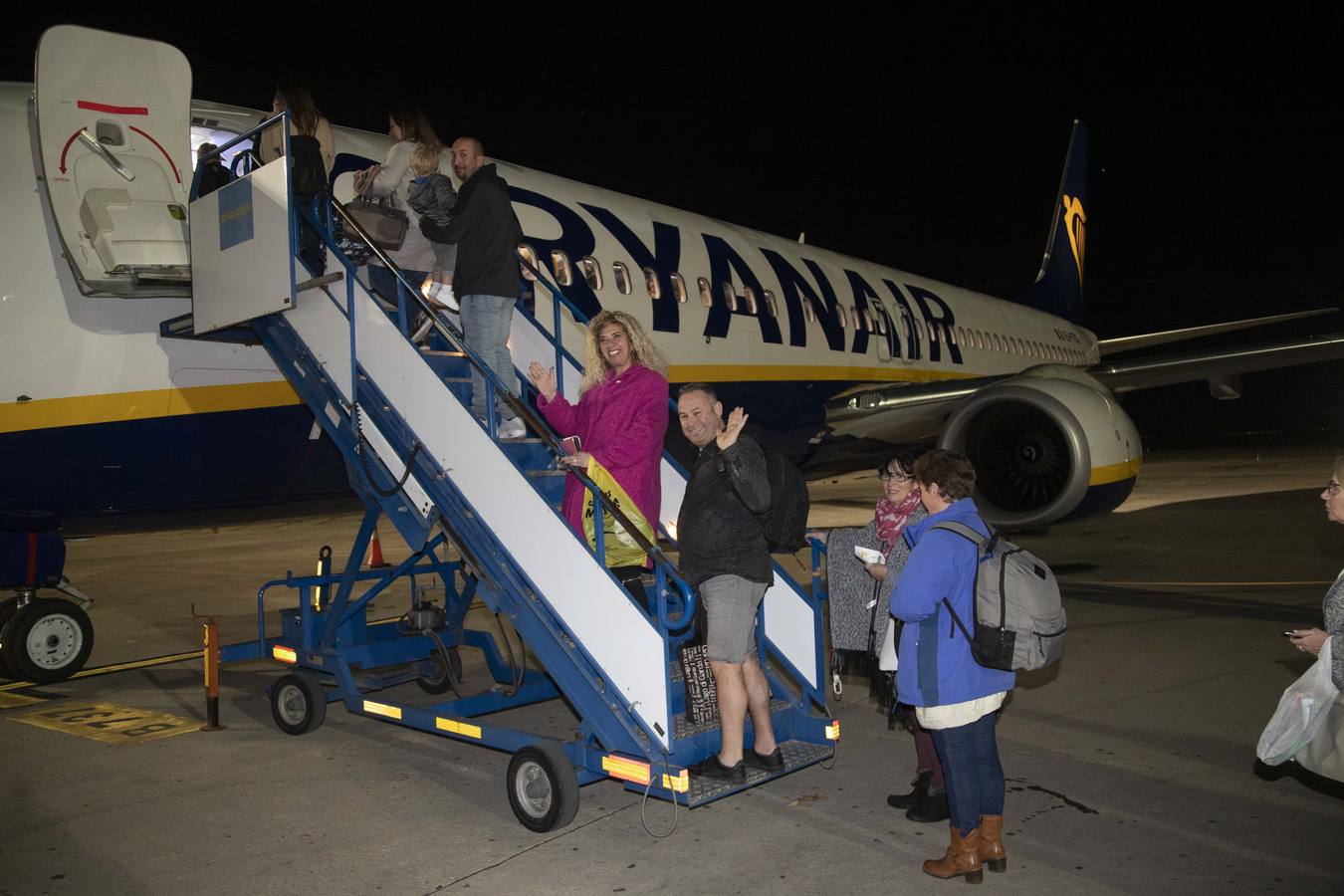 Los empleados del aeropuerto de San Javier realizaron la mudanza a las instalaciones de Corvera. Los últimos pasajeros de San Javier se despiden. 