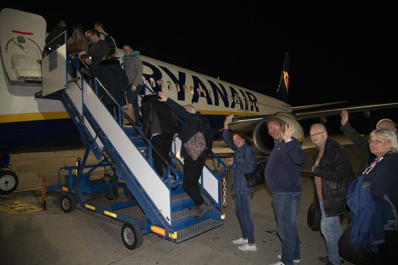 Los empleados del aeropuerto de San Javier realizaron la mudanza a las instalaciones de Corvera. Los últimos pasajeros de San Javier se despiden. 