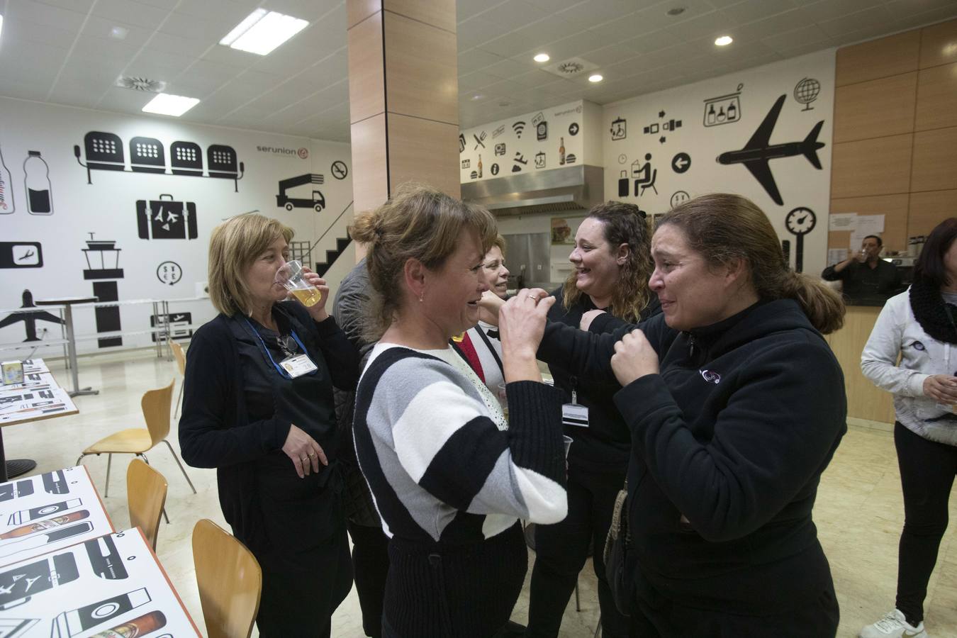 Los empleados del aeropuerto de San Javier realizaron la mudanza a las instalaciones de Corvera. Los últimos pasajeros de San Javier se despiden. 