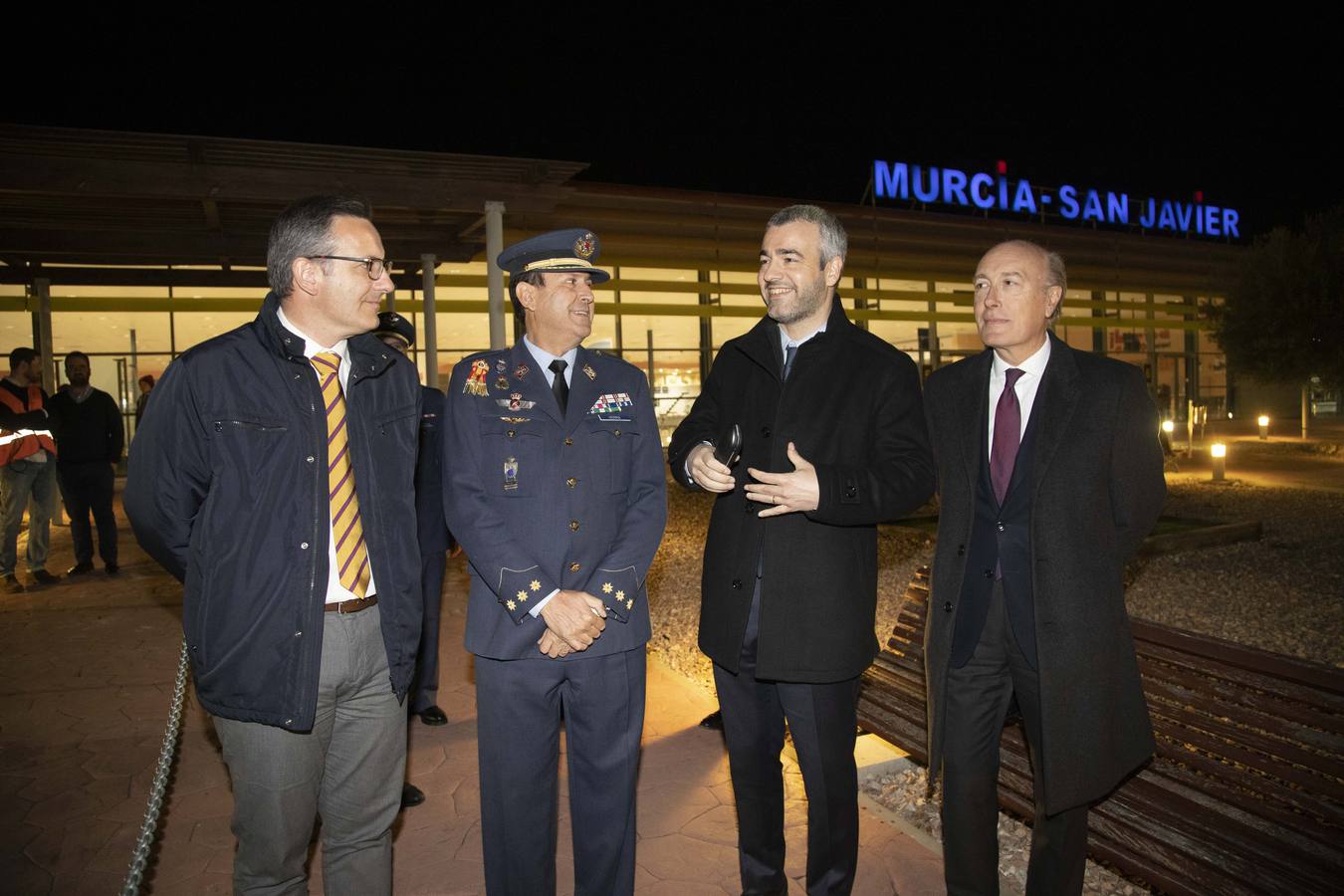 Los empleados del aeropuerto de San Javier realizaron la mudanza a las instalaciones de Corvera. Los últimos pasajeros de San Javier se despiden. 