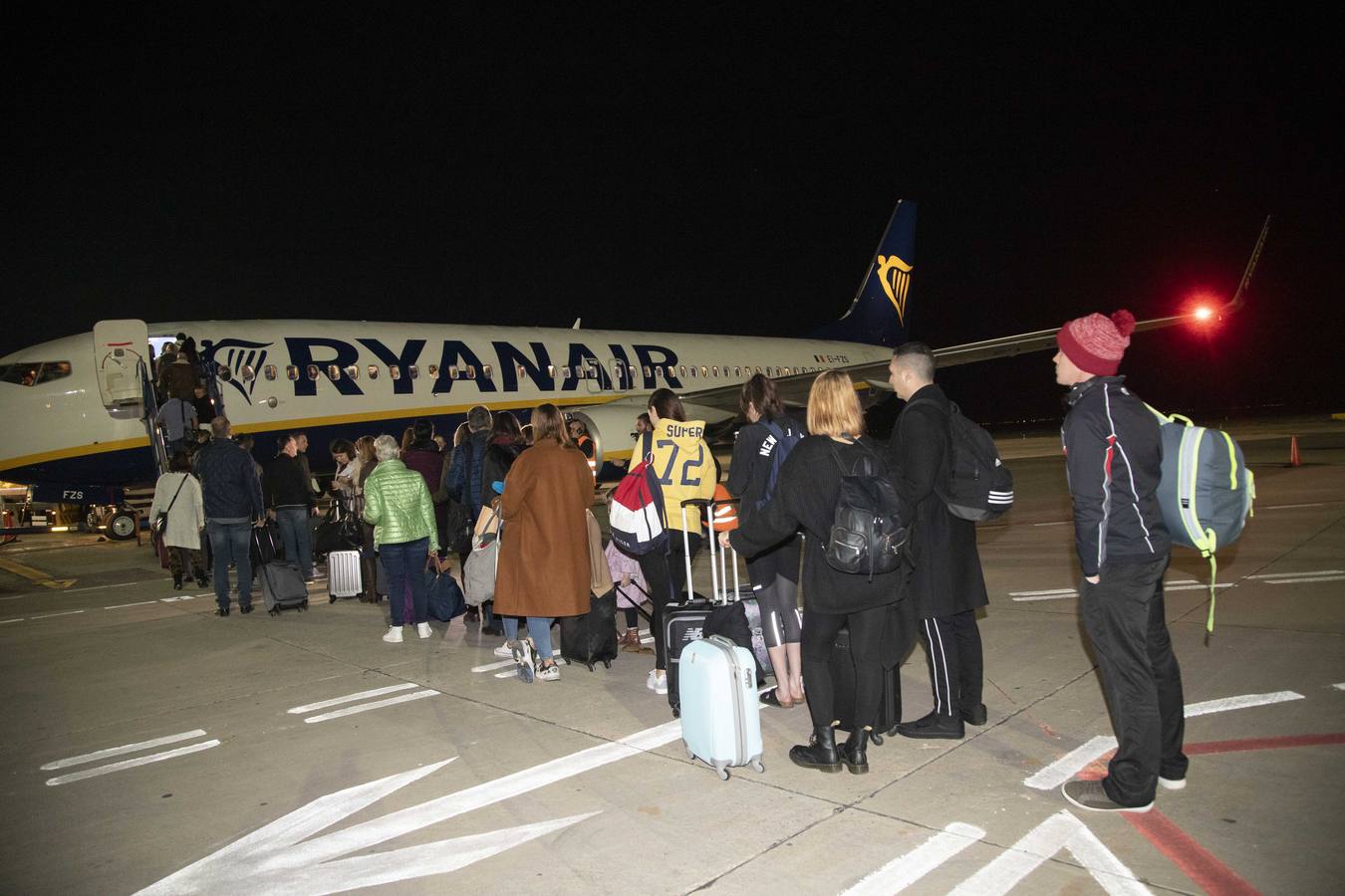 Los empleados del aeropuerto de San Javier realizaron la mudanza a las instalaciones de Corvera. Los últimos pasajeros de San Javier se despiden. 