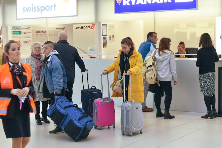 El primer avión en tocar tierra llegó con 25 minutos de antelación tras completar un vuelo sin incidentes