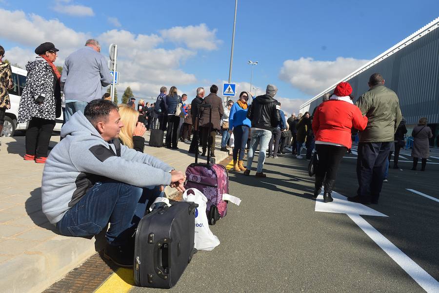 El primer avión en tocar tierra llegó con 25 minutos de antelación tras completar un vuelo sin incidentes