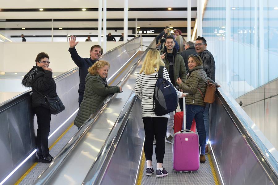 El primer avión en tocar tierra llegó con 25 minutos de antelación tras completar un vuelo sin incidentes
