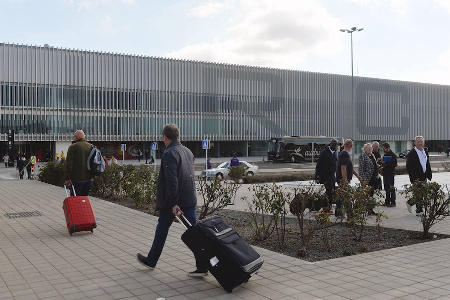 El primer avión en tocar tierra llegó con 25 minutos de antelación tras completar un vuelo sin incidentes