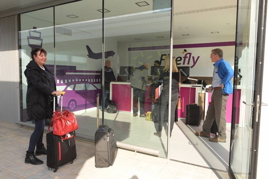 El primer avión en tocar tierra llegó con 25 minutos de antelación tras completar un vuelo sin incidentes