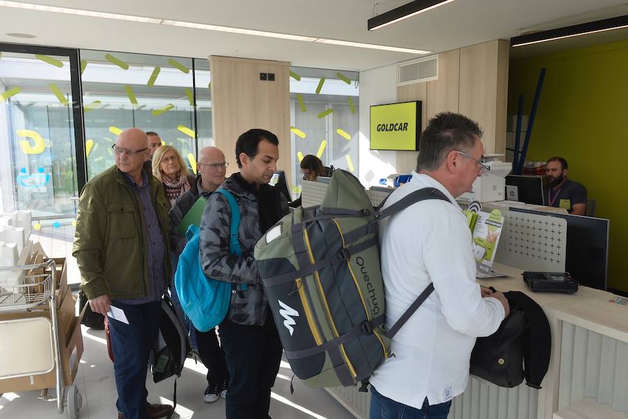 El primer avión en tocar tierra llegó con 25 minutos de antelación tras completar un vuelo sin incidentes
