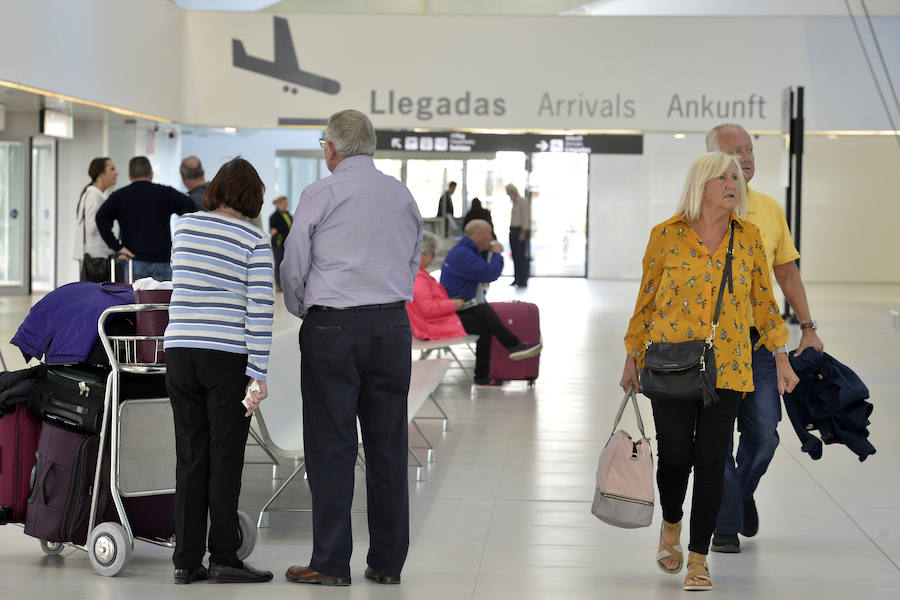 El primer avión en tocar tierra llegó con 25 minutos de antelación tras completar un vuelo sin incidentes