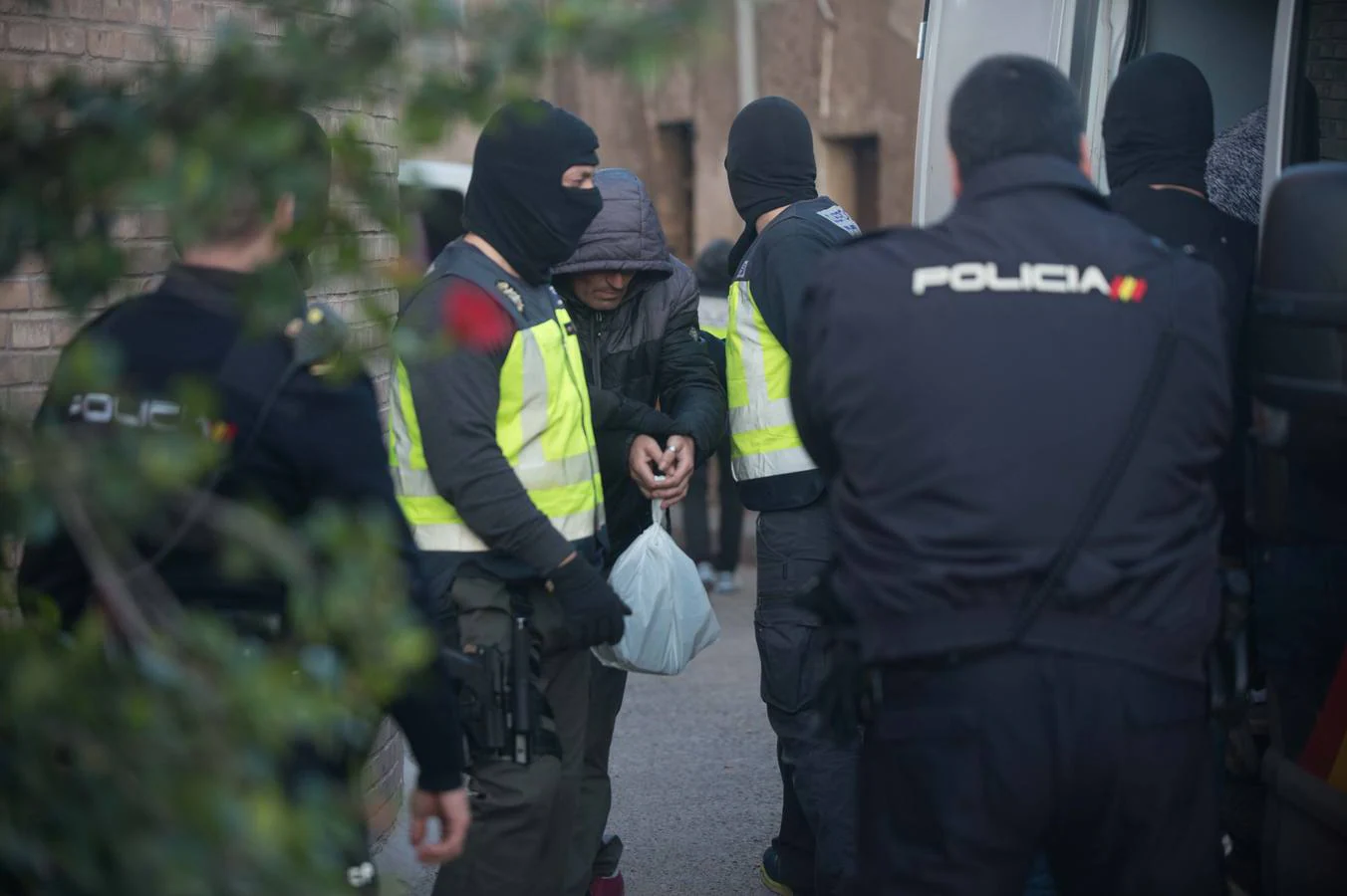 Los agentes intervienen pequeñas cantidades de cocaína y heroína