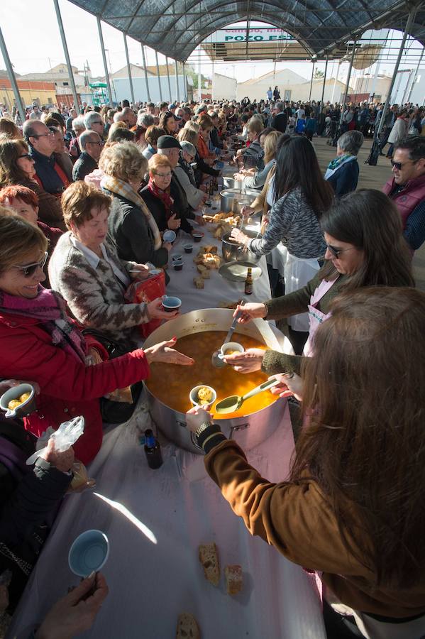 El patio del Palacio Episcopal acogió una celebración en la que se sirvió el tradicional boniato dulce y mistela, un postre con el que antiguamente se celebraba esta onomástica