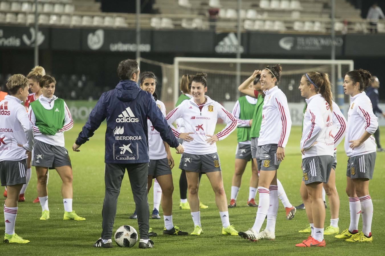 El Efesé regala 2.500 entradas a sus abonados y el Ayuntamiento reparte 5.000 en centros educativos