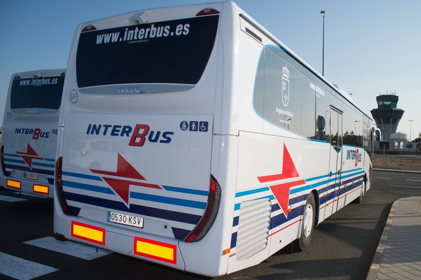 Patricio Valverde avanzó que «se está cerrando el cuadrante de los vuelos de verano, por lo que se reajustarán las líneas de autobús con los destinos propios de esta época del año, en la que se incrementa el número de visitantes a la Región».