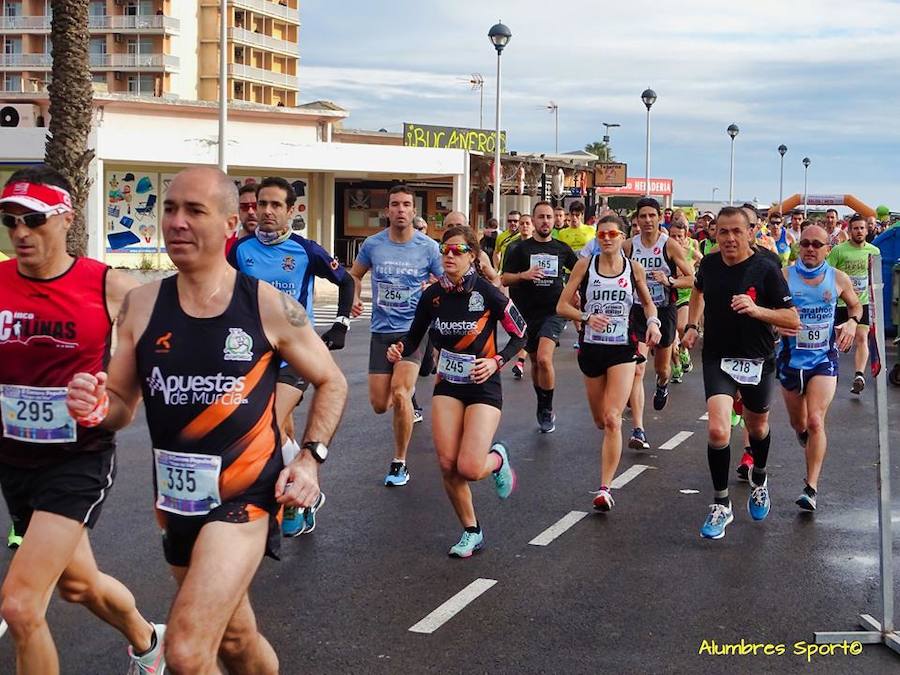 El corredormdel UCAM Cartagena se lleva la II Carrera Popular Virgen del Mar con un tiempo de 24.27 minutos, por los 28.10 para su compañera de club