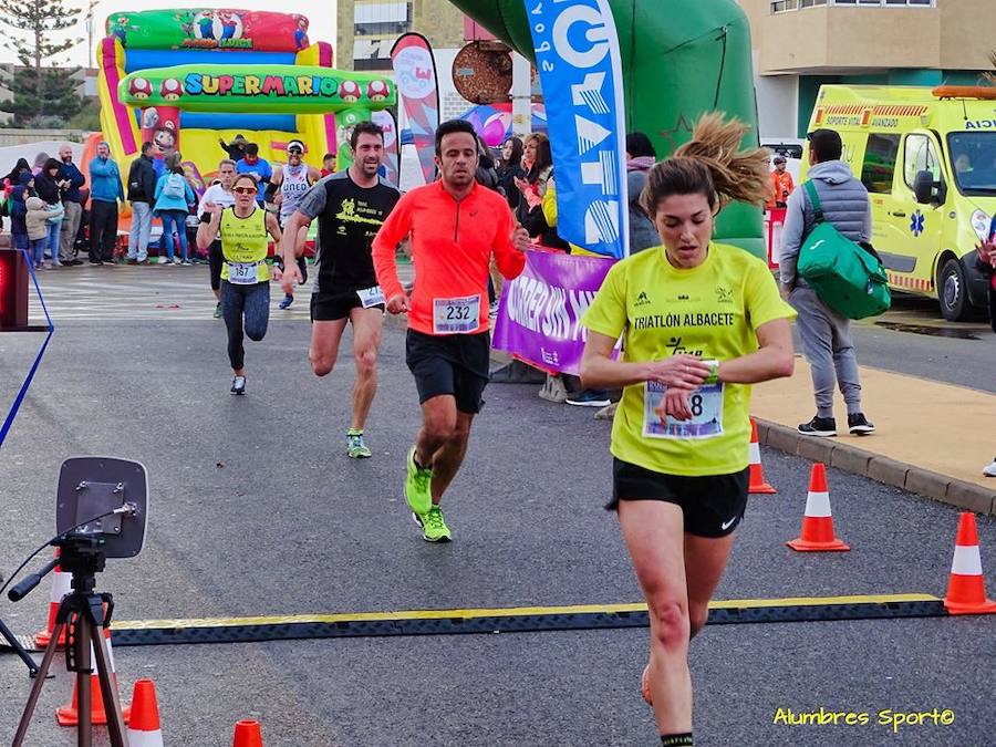 El corredormdel UCAM Cartagena se lleva la II Carrera Popular Virgen del Mar con un tiempo de 24.27 minutos, por los 28.10 para su compañera de club