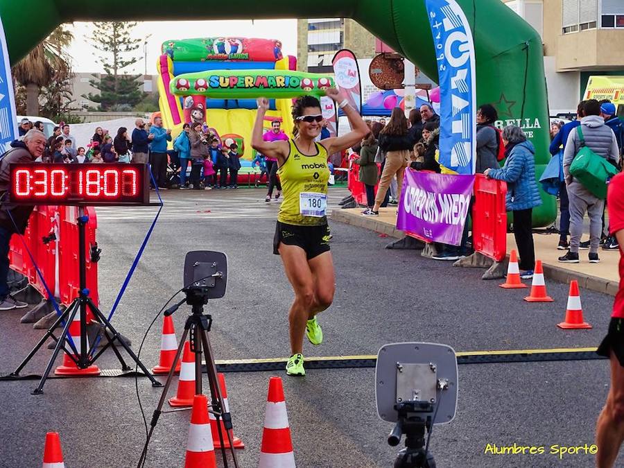 El corredormdel UCAM Cartagena se lleva la II Carrera Popular Virgen del Mar con un tiempo de 24.27 minutos, por los 28.10 para su compañera de club