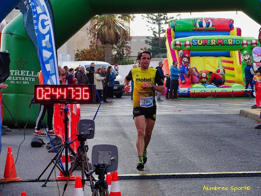 El corredormdel UCAM Cartagena se lleva la II Carrera Popular Virgen del Mar con un tiempo de 24.27 minutos, por los 28.10 para su compañera de club