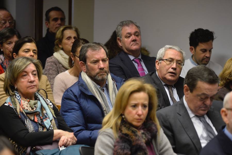 El jurista presenta en Murcia su nuevo libro, 'Manual para vivir en la era de la incertidumbre', haciendo una defensa «de lo humano»