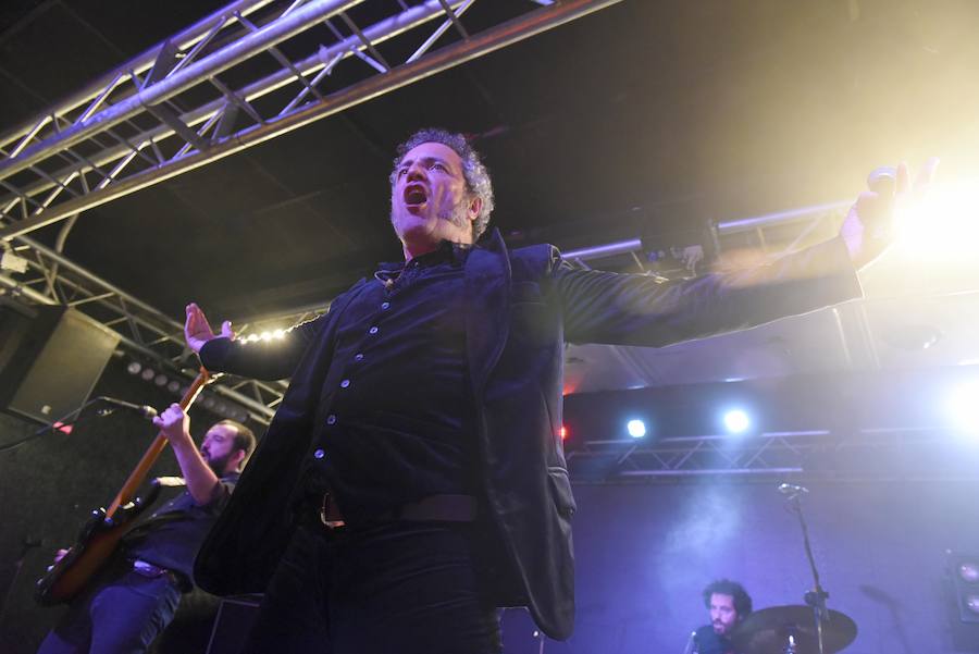 Sonaron un par de M Clan, 'Calle sin luz' y 'Perdido en la ciudad', esta con la participación como invitado de Ricardo Ruipérez, la otra mitad del grupo 