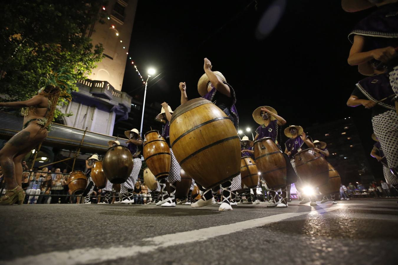 Agrupaciones de murgas uruguayas participan este en el desfile inaugural del carnaval de Montevideo (Uruguay). El tradicional desfile inaugural está compuesto por 44 conjuntos de las agrupaciones carnavalescas.