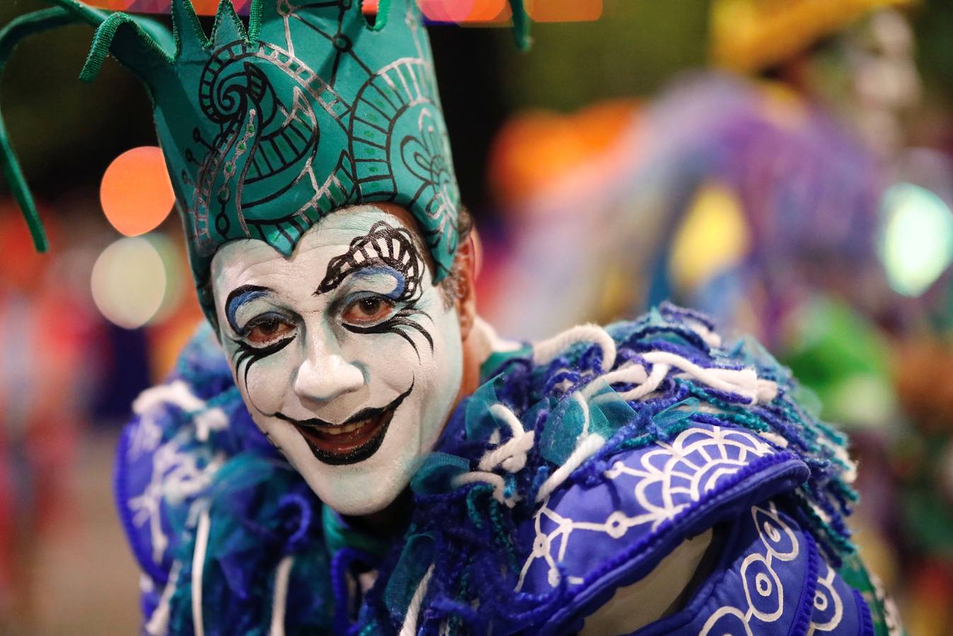 Agrupaciones de murgas uruguayas participan este en el desfile inaugural del carnaval de Montevideo (Uruguay). El tradicional desfile inaugural está compuesto por 44 conjuntos de las agrupaciones carnavalescas.